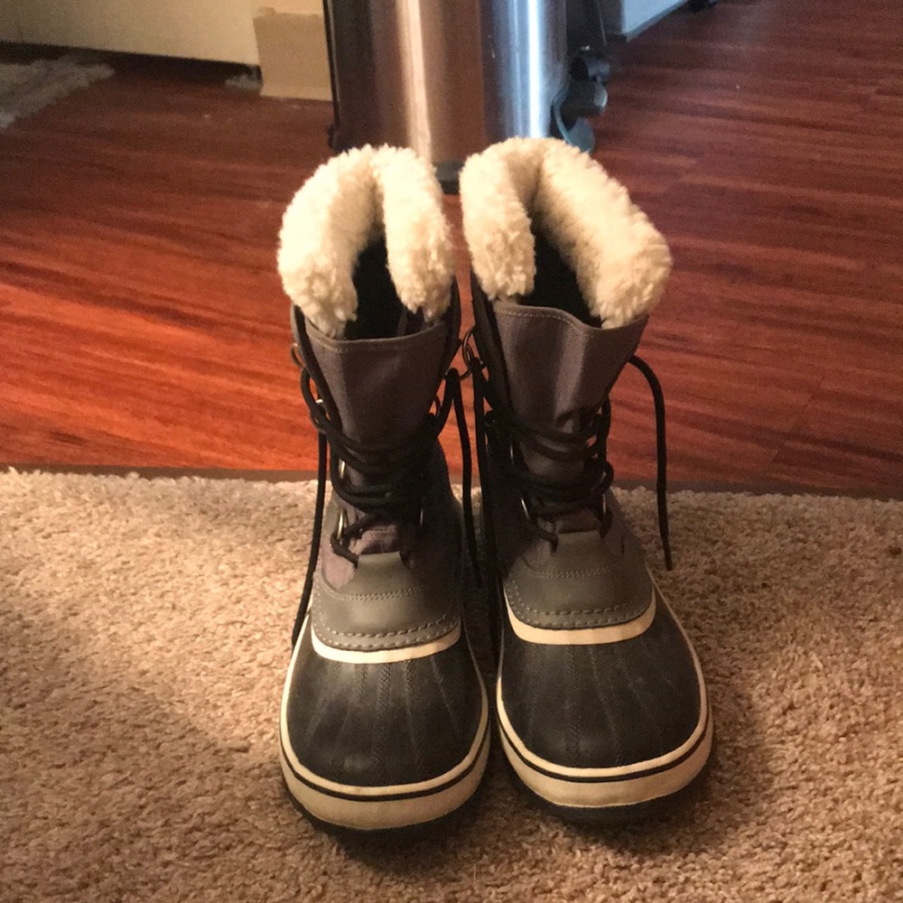 Sorel snow boots worn once